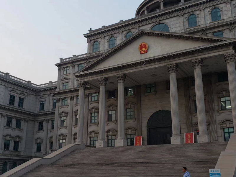 向被害人投案的行為是否認(rèn)定為自首？上海刑事案件知名律師告訴您