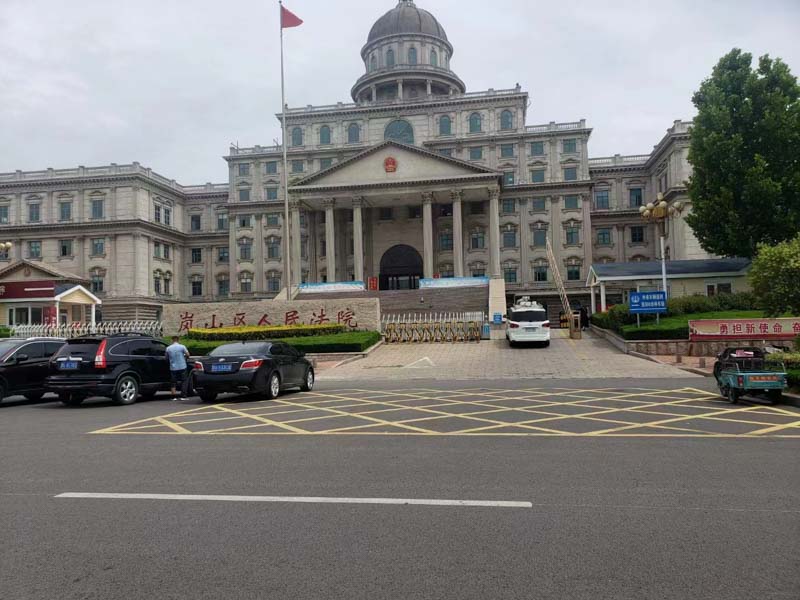 上海請刑事辯護律師:從戶外追趕被害人進入戶內(nèi)后實施搶劫是否屬于入室搶劫