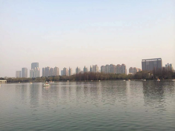 攜帶兇器在銀行營業(yè)大廳搶奪儲(chǔ)戶現(xiàn)金如何處理？上海刑事律師網(wǎng)告訴您