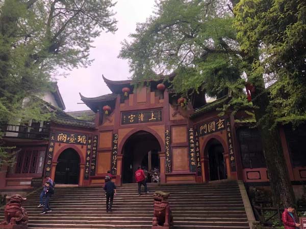 徇私舞弊不移交刑事案件罪的構(gòu)成要件有哪些？看看長(zhǎng)寧區(qū)刑事律師對(duì)此的回答