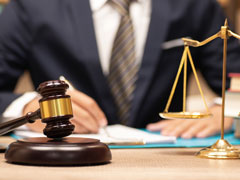 <b>上海刑事律師解讀：哪些行為會(huì)導(dǎo)致刑事拘留？</b>