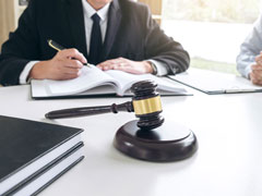 <b>上海刑事辯護律師解讀經(jīng)濟犯罪立案標準</b>